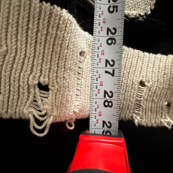 Marc Jacobs Distressed Oversized Knit Sweater – Size Medium - Picture 4 of 4